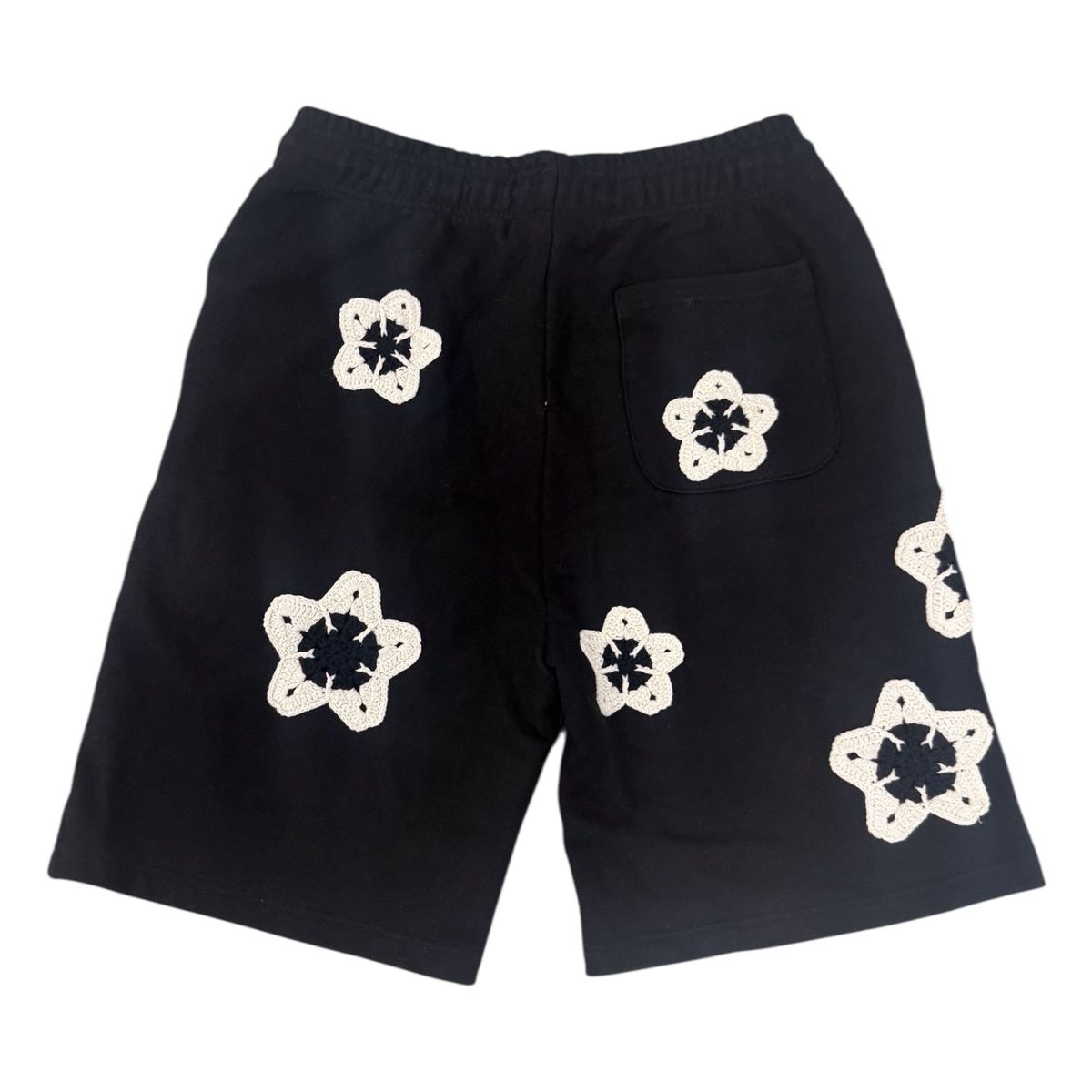 BLACK FLOWER CROCHET PATCH SWEATSHORTS
