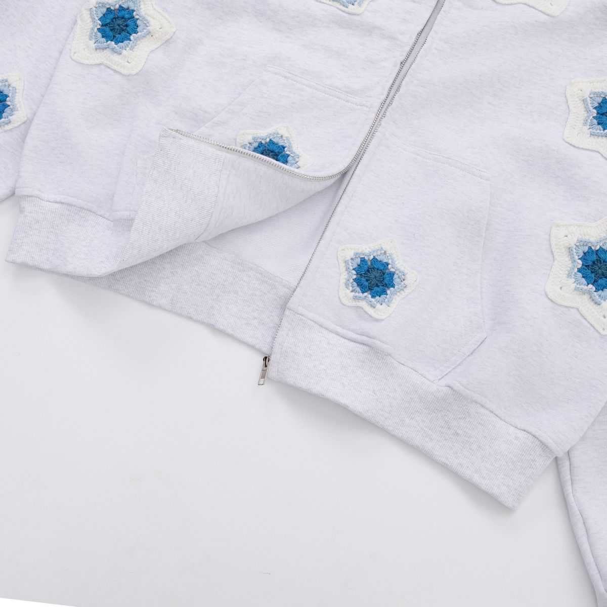 BLUE STAR CROCHET PATCH SWEATSHIRT