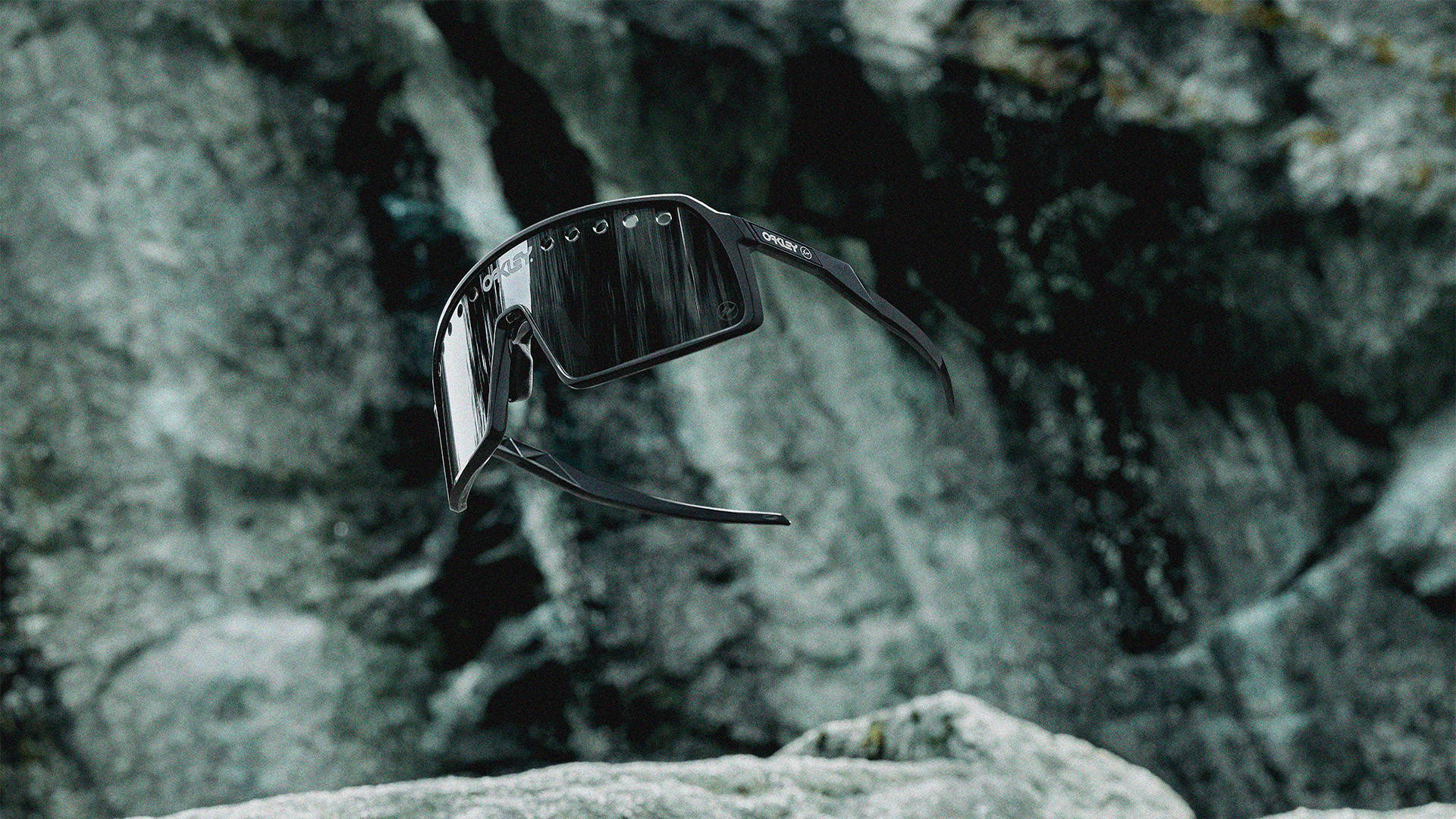 10/26/23: Oakley x Fragment Sutro (A) - Upcoming Release | Bodega