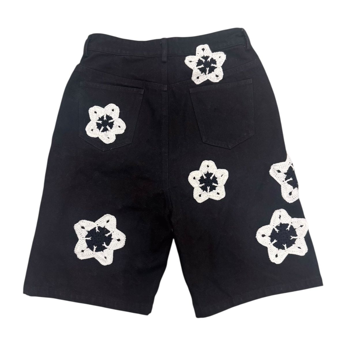 BLACK FLOWER CROCHET PATCH DENIM SHORTS