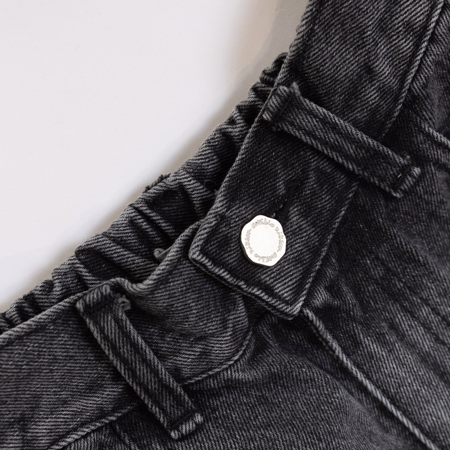 HALF-DART DENIM SHORTS