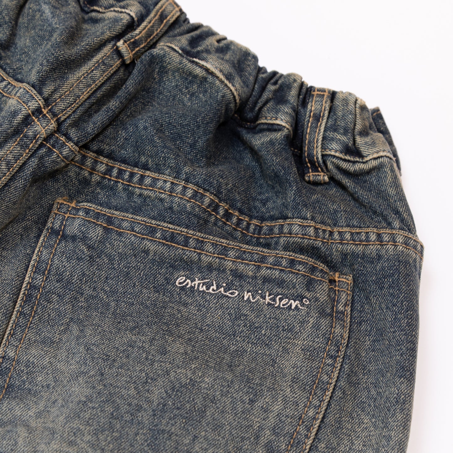 HALF-DART DENIM SHORTS