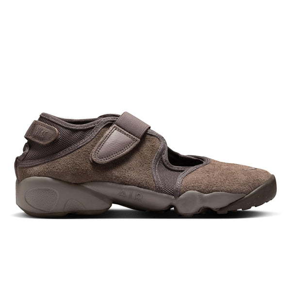 Nike Is Releasing Premium Air Rifts For Women This Holiday Season |  SneakerNews.com
