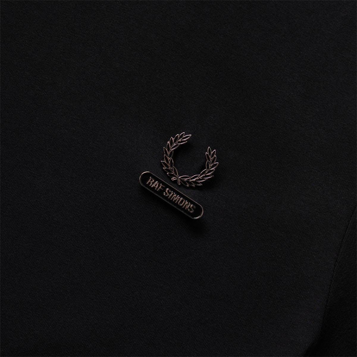 Fred Perry T-Shirts X RAF SIMONS ENAMEL PIN T-SHIRT