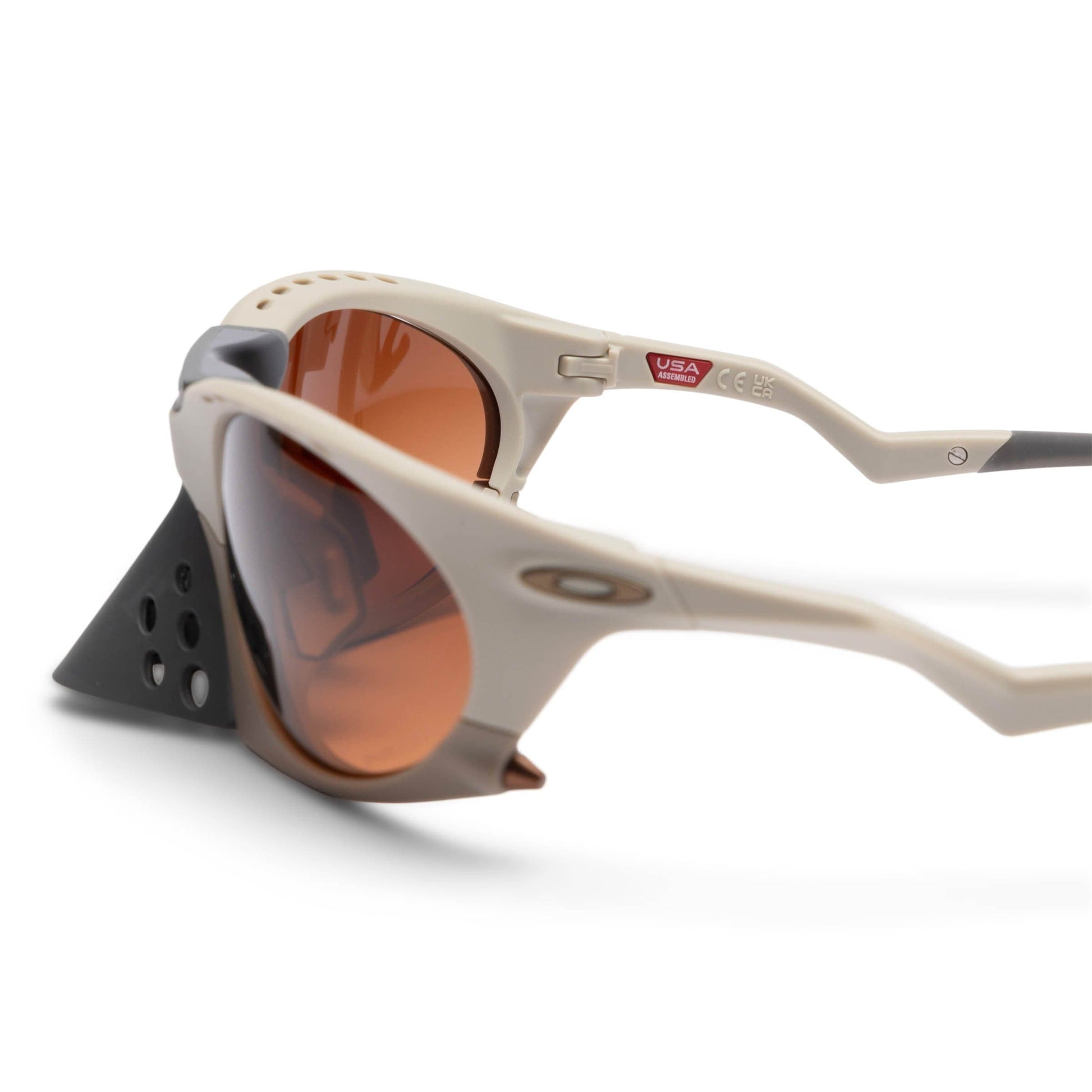 Oakley Eyewear MATTE SAND W/ PRIZM BROWN GRAD / O/S PLANTARIS