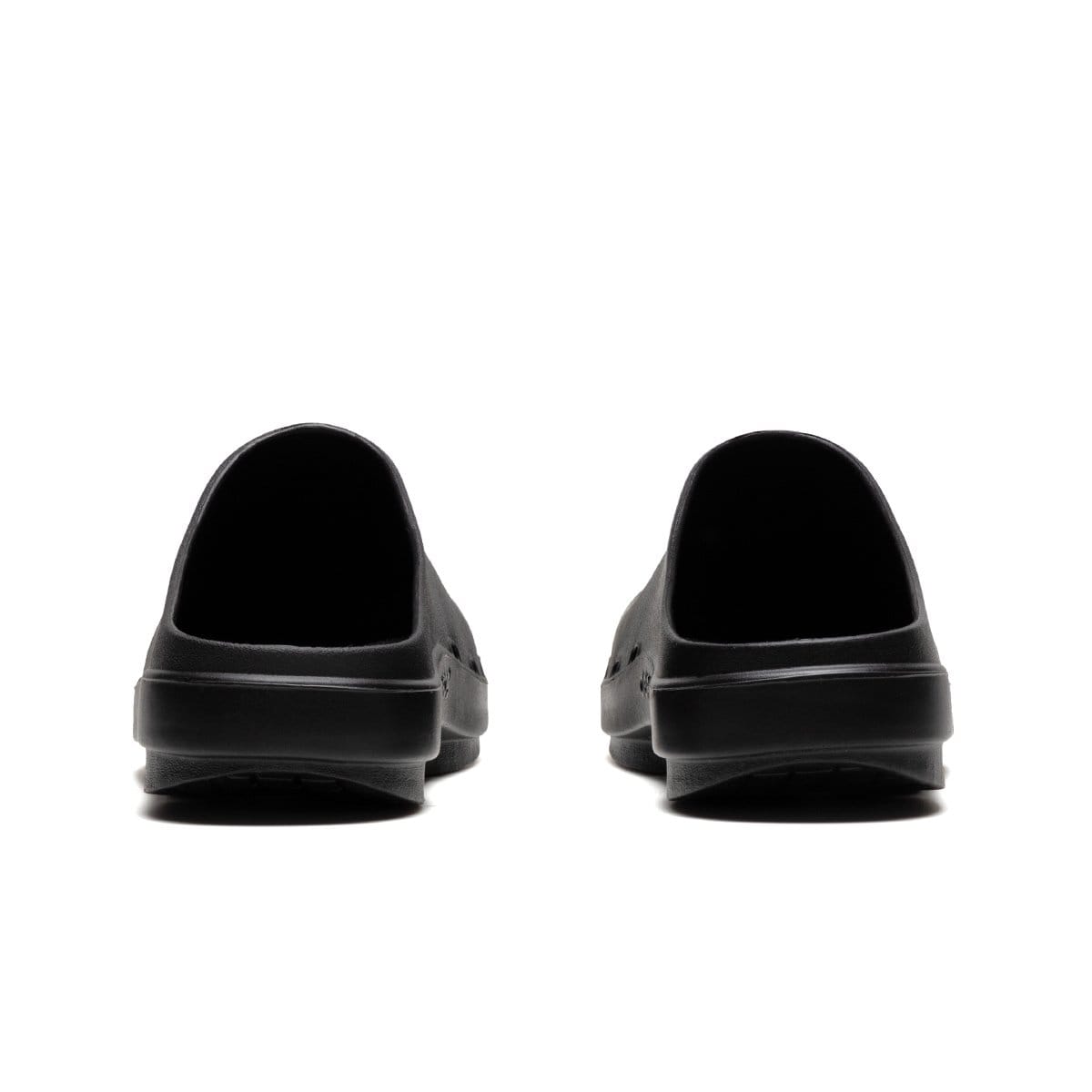 x OOFOS SIGNATURE CLOGS Black x White Bodega