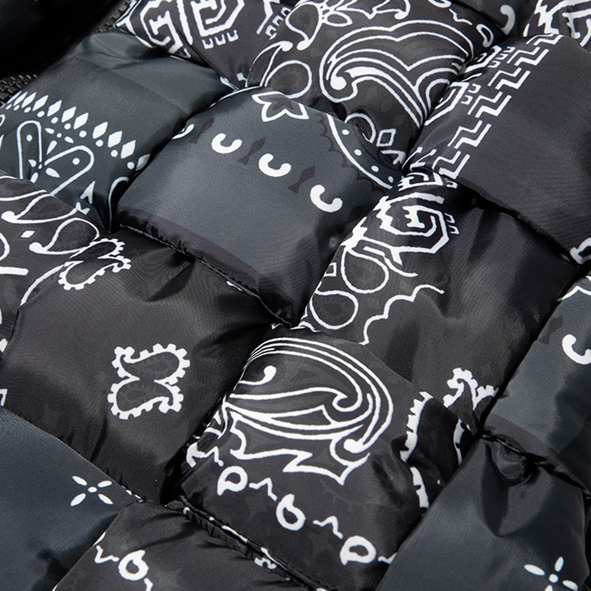 BANDANA PRINT NYLON KEEL-WEAVING VEST Black – Bodega