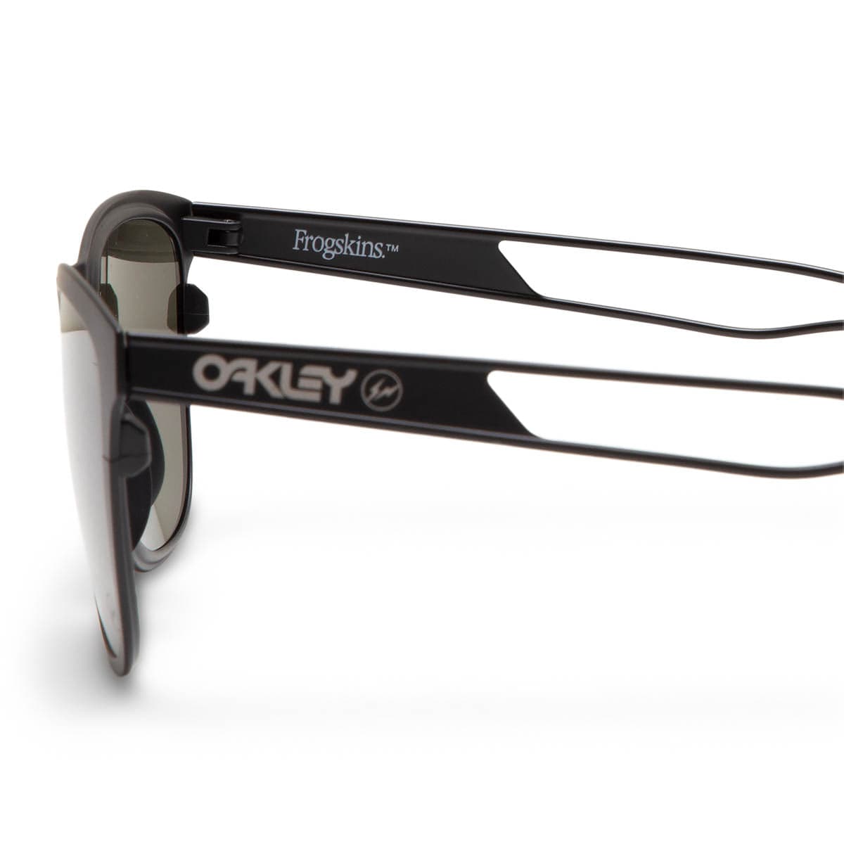 OAKLEY × FRAGMENT Frogskins™プレミアムバンドルセット - サングラス ...