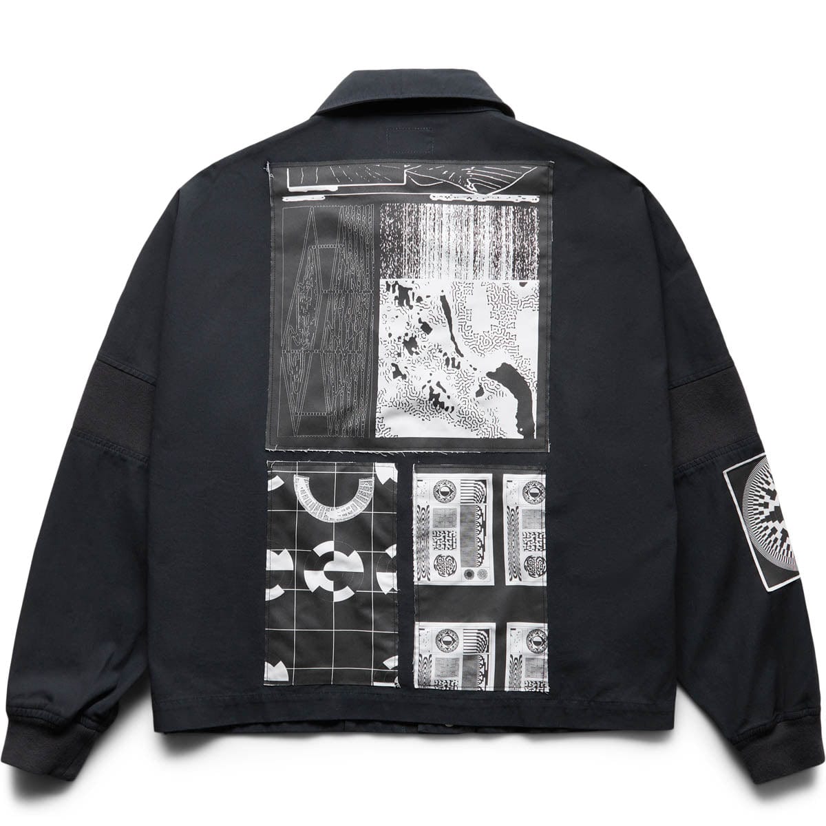 これからの季節に良いと思いますC.E/CAVEMPT OVERDYE KL PATCH JACKET